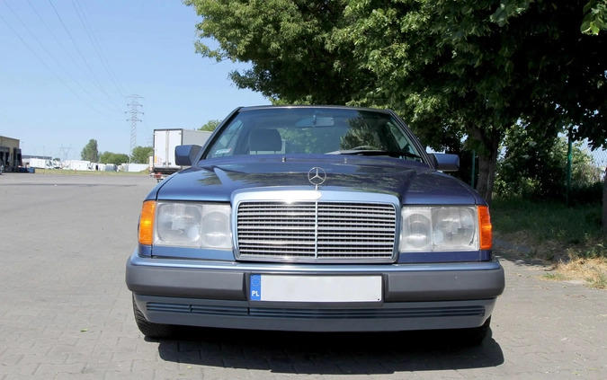 Mercedes-Benz W124 (1984-1993) cena 45000 przebieg: 126000, rok produkcji 1990 z Suchedniów małe 466